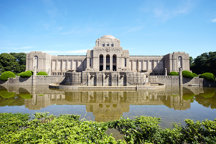 明治天皇の生涯を描いた壁画を展示（写真提供／聖徳記念絵画館）