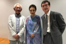 写真左から宮本英司さん、クミコ、酒井政利氏