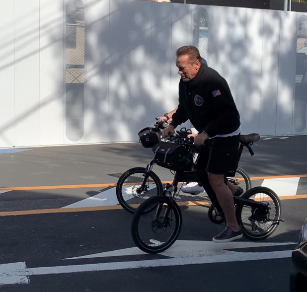 またがったのは電動アシスト付き自転車だった