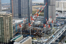 高層ビルやマンションの建設が進む有明（2019年2月時点・時事通信フォト／朝日航洋）