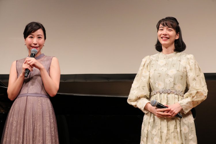 のんとコトリンゴが映画の特別試写会に登場