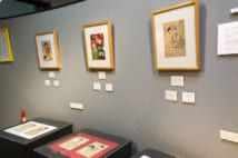 月替わりで展示替えをするエントランスのテーマ展示。展示ギャラリーでは年数回の企画展も