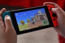 「ニンテンドースイッチ」のゲーム「あつまれ！どうぶつの森」が人気で本体品薄（AFP＝時事）