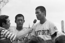 1981年夏、報徳学園で優勝（時事通信フォト）