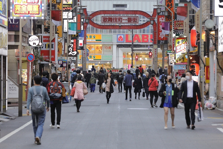「夜の街」と名指しされコロナ警戒が続く新宿・歌舞伎町