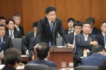 コロナ禍でろくに議論もされず年金（時事通信フォト）