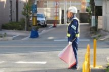 日本で警備業に就く人の約半数が60歳以上（イメージ）