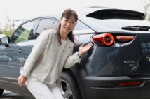 「自然体」がテーマのマツダ新型SUV「MX-30」と開発主査の竹内都美子さん