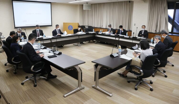 問題発覚後に行われた学術会議の幹事会（時事通信フォト）