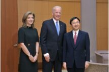 天皇陛下とバイデン新大統領　「皇太子と副大統領」時代の面会写真