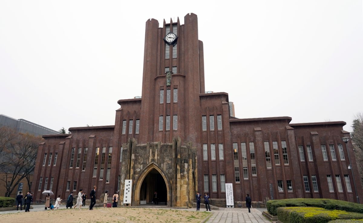 昔日の東大生たちは「遊郭に入り浸り」「看護婦の前で脱衣」