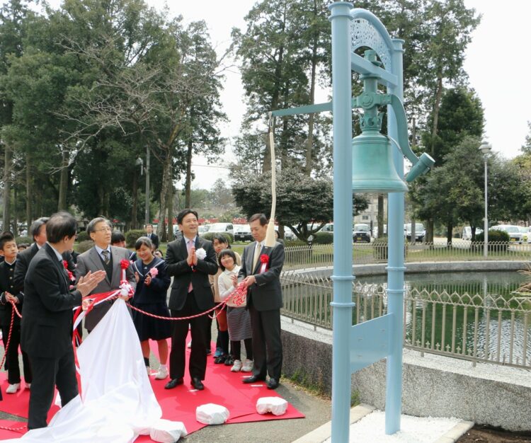 2017年に佐賀県が国立ハンセン病療養所に寄贈した「希望の鐘」。これをモデルに新たな鐘を制作しようとしていた（写真／共同通信社）