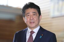 コロナ対策の失敗は安倍晋三・前首相から始まった（時事通信フォト）