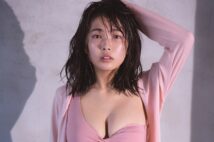 寺本莉緒、19歳のビキニグラビア　「週7ラーメン」で培った美バディ！