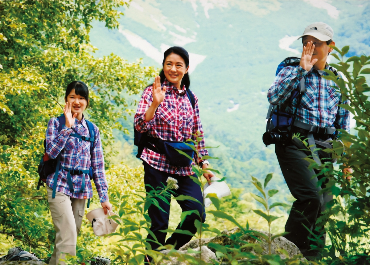 天皇 登山 服