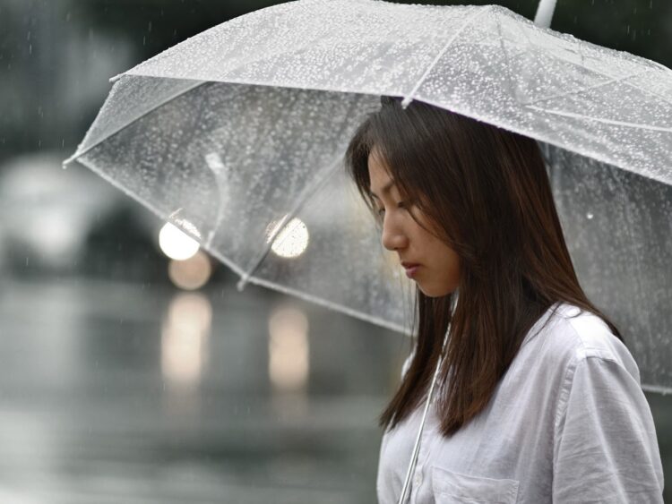 写真 雨の日に体が重い 頭が痛い 簡単にできる梅雨時の 気象病 対策 Newsポストセブン