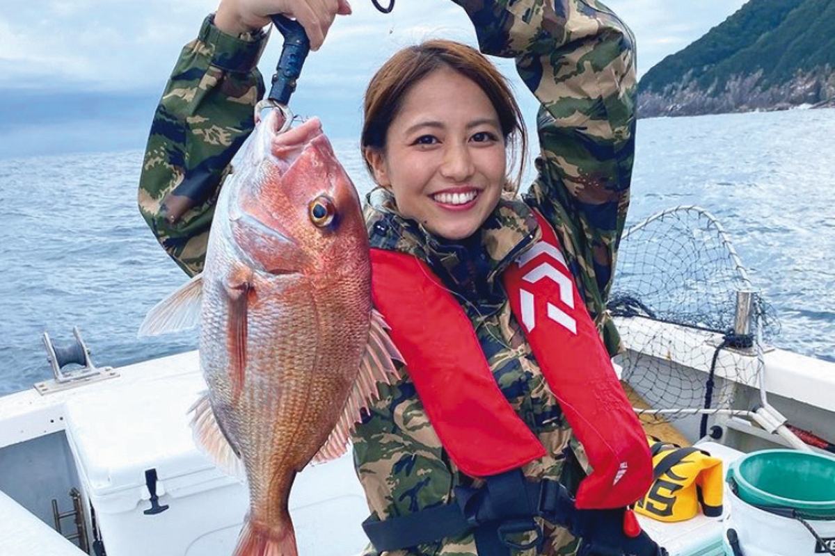 【写真】釣りにハマった女優・池山智瑛 「尾鷲の海が大好きで移住しました！」｜NEWSポストセブン Part 2