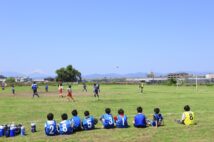 サッカー少年たち（イメージ、時事通信フォト）