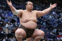 違法賭博に関与した疑いがあるとされた英乃海（時事通信フォト）