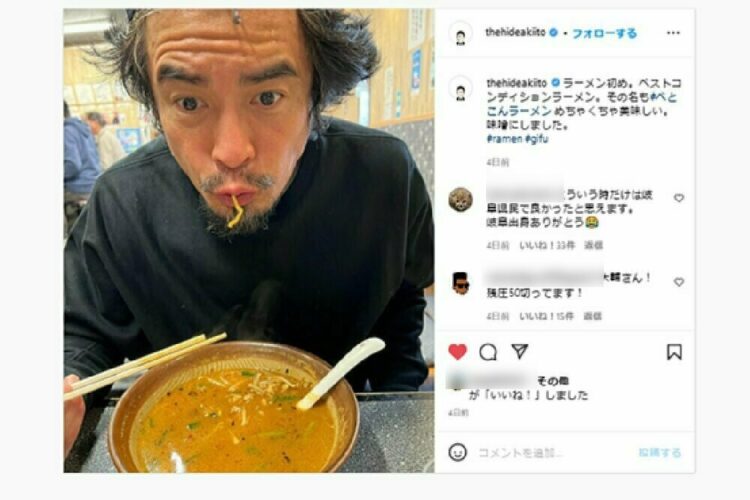 ネットで話題になった伊藤のラーメンを食べる姿（インスタグラムより）