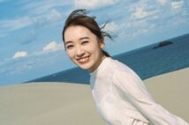 佐藤詩織が写真集を発売