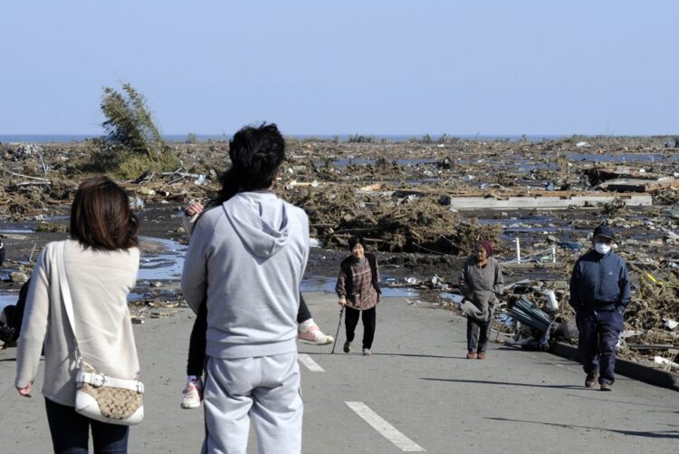 多発する地震は何かの予兆か（時事通信フォト）