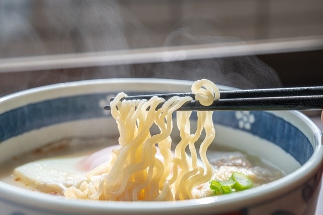 味噌汁よりもスープが人気。スープ代わりに特製スープのラーメンをふるまう（イメージ）