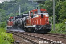 2両のタンク車で水を撒きながら走っていたJR北海道の散水車