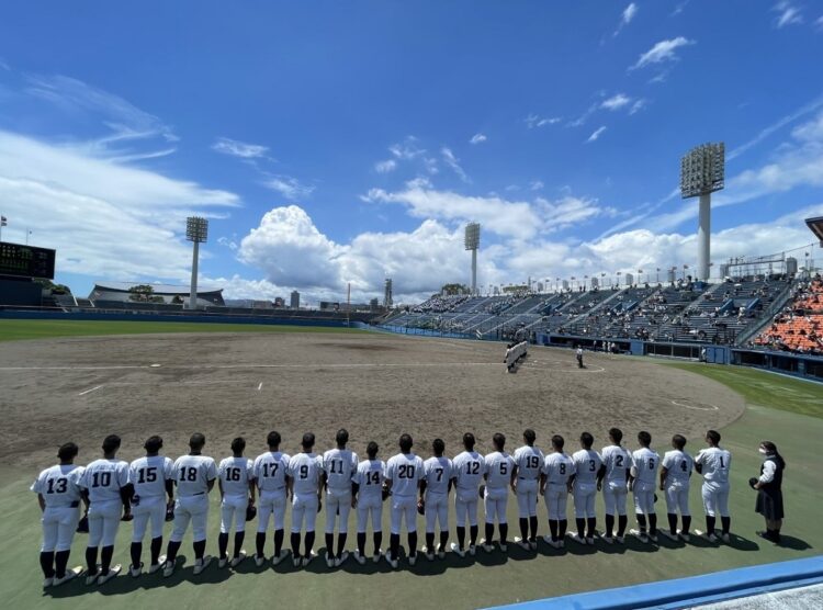 抜けるような青空の下での試合だった