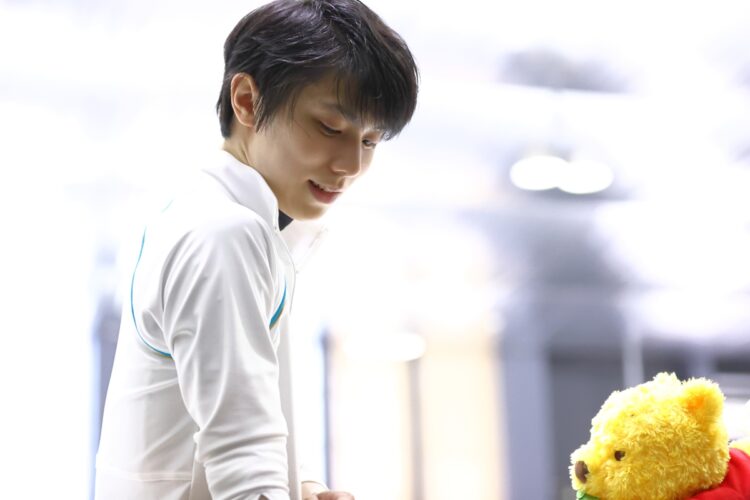 （羽生選手の写真はすべて、8月10日に公開された練習イベントのもの）（写真／アフロ）