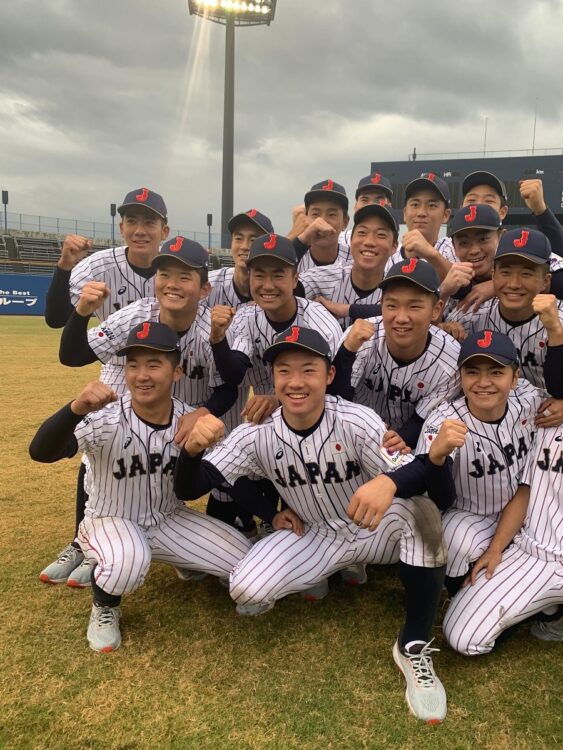 3年前にはU-15侍ジャパンに選出された逸材だ（前列中央が海老根）