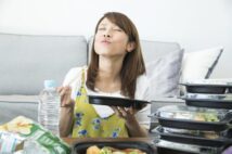 人前では少食を装う“大食い女子”たちの苦労「デート前におにぎり4個」「家に帰って爆食」