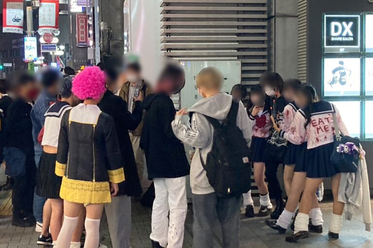 「露出しちゃってもいいかな、マスクしてるから」渋谷ハロウィンに“過激コスプレで初参戦”若い女性が殺到した理由｜newsポストセブン Part 3 4936