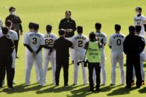 岡田新監督の方針がチームに浸透すれば“アレ”も近づくか（時事通信フォト）