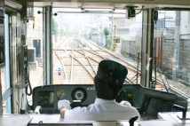 電車の運転士の掛け声「出発進行！」の本当の意味　「これから出発するぞ」ではなかった