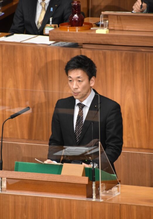 妻殺害容疑で逮捕された長野県議の丸山大輔容疑者。2021年12月、長野県議会（時事通信フォト）