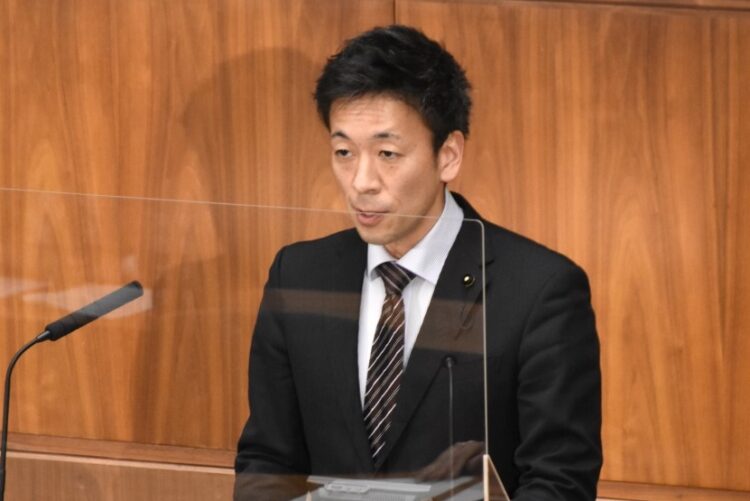 妻殺害容疑で逮捕された長野県議の丸山大輔容疑者。2021年12月、長野県議会（時事通信フォト）