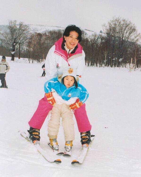 奥志賀高原スキー場で愛子さまは雅子さまからスキーを教わった（写真／宮内庁提供）