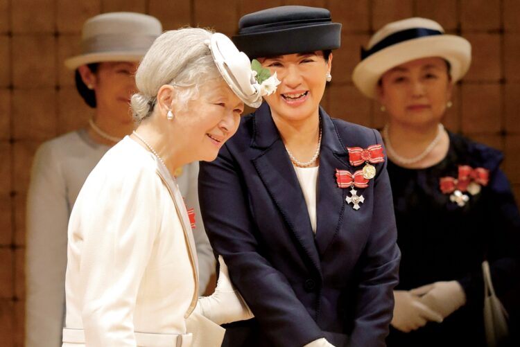 写真】天皇皇后両陛下、即位後初の海外ご訪問 国際親善は「笑顔と