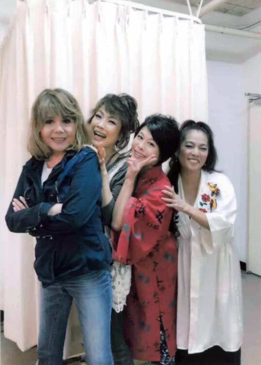 夢グループの楽屋にて。左から葛城さん、保科有里（61才）、桑江知子、石井明美（2017年9月28日撮影）