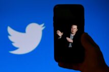 イーロン・マスクがTwitter買収を決めたのは、自分のアカウントが凍結されたことがきっかけだったと言われている（AFP＝時事）