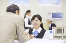 急速に進む銀行の店舗削減　「1～2時間待ちは当たり前」と利用者から不満の声も