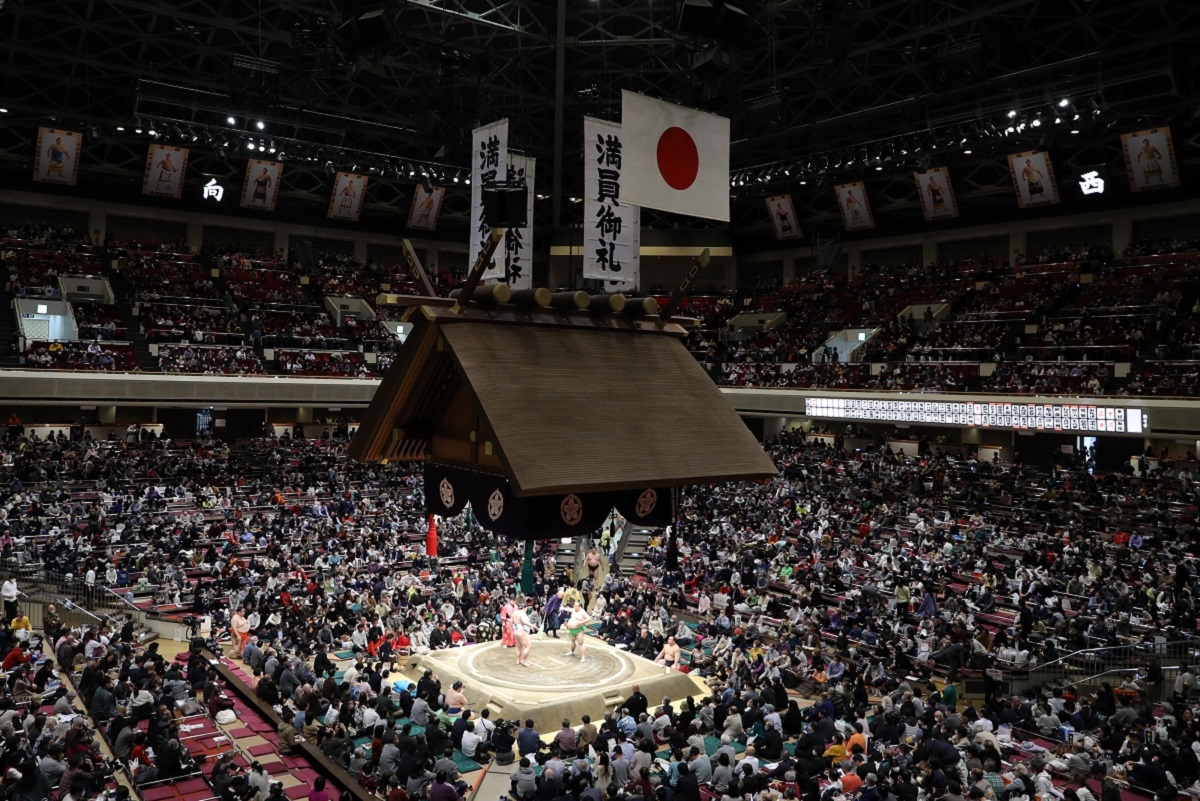 大相撲初場所 九州場所で話題だった「溜席の着物美人」が国技館のマス