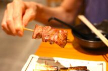 焼き鳥は「塩で頼むのが通」の風潮はなぜ生まれた？　呑兵衛も「タレで何が悪い！」と大反論