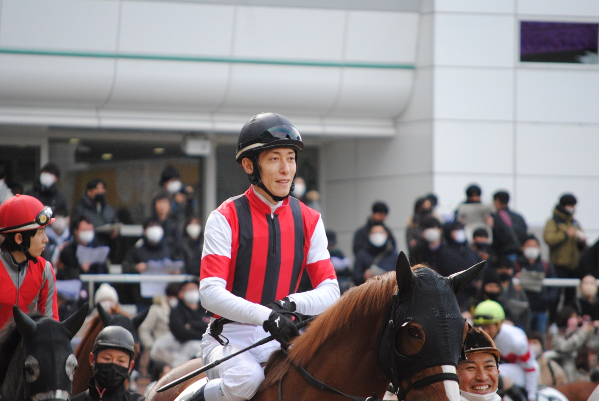 単勝50倍以上を馬券圏内に持ってくる「穴党の神サマ」は津村明秀騎手