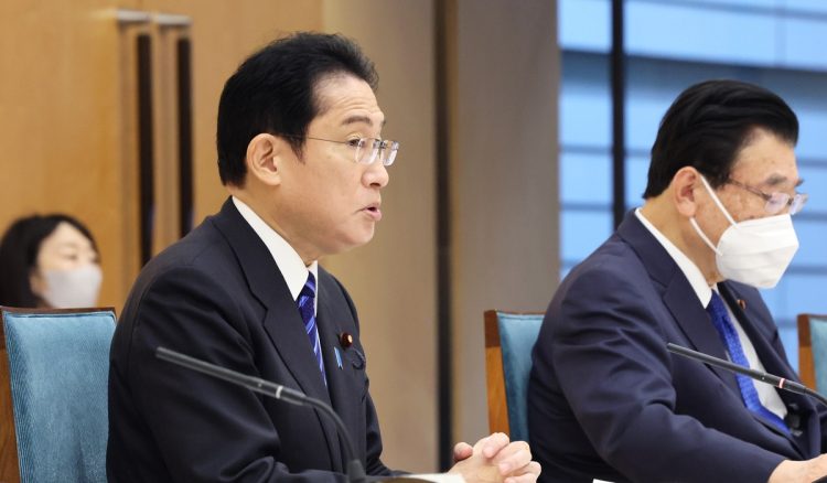 物価・賃金・生活総合対策本部の会合で発言する岸田文雄首相（時事通信フォト）