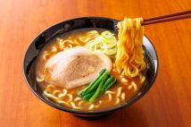 【本当にウマい袋麺調査・とんこつ編】濃いスープと歯ごたえのある麺のバランスで『麺神』が1位に