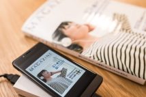 雑誌を「紙で読む人」と「電子版で読む人」　それぞれが語るメリットと魅力