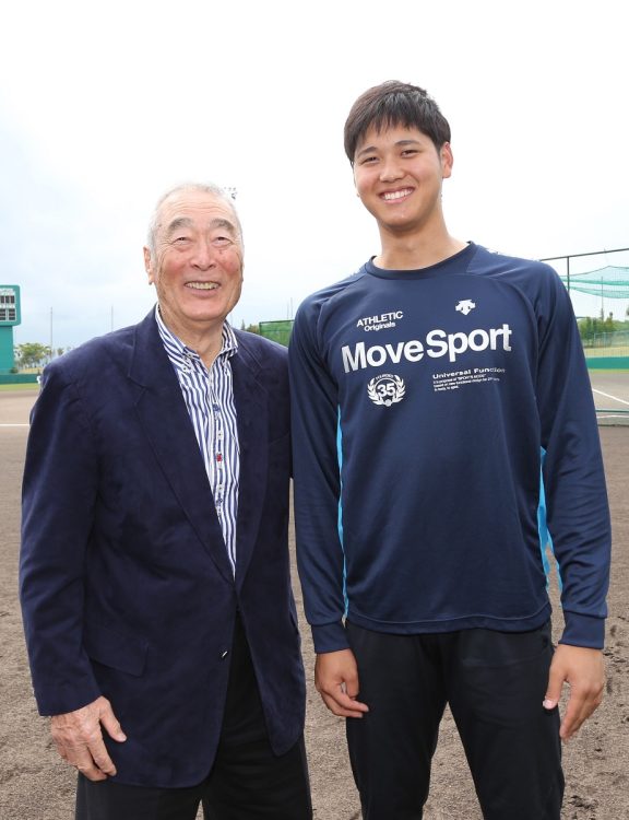 大谷翔平（193cm＝右）と金田正一さん（184cm）の「ビッグ」な対談だった