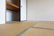 60代女性記者、ひとり暮らしの部屋に祭壇を作る　死者と向き合うことで得られた落ち着き